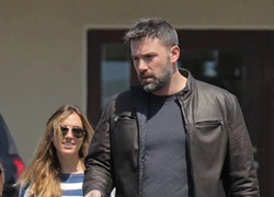 Ben Affleck đổi số điện thoại né tránh bảo mẫu