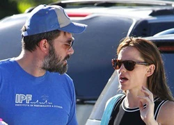 Ben Affleck và Jennifer Garner căng thẳng với nhau khi đi chợ