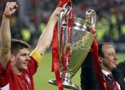 Benitez chỉ trích Gerrard bịa đặt để bán tự truyện