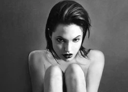 Bộ ảnh nude nghệ thuật của Angelina Jolie được bán với giá 62 triệu VND