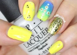 Cách làm nail vàng rực rỡ tô điểm ngày mưa buồn