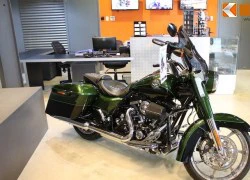 Cận cảnh "Siêu phẩm tiền tỷ" Harley Road King CVO tại VN