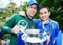 Fan Chelsea chào đón Petr Cech như người hùng