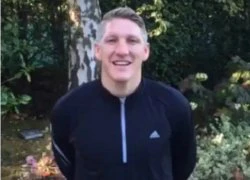 Fan M.U ngất ngây vì được Schweinsteiger mừng Tết trung thu