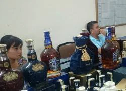 Hà Nội: Đôi vợ chồng làm giả hàng trăm chai Chivas 12