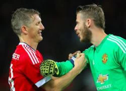 Hành động nhỏ của Schweinsteiger "đốn tim" fan Man Utd