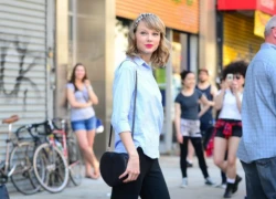 Học cách phối đồ với áo sơ mi của Taylor Swift