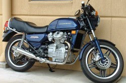 Honda CX500 đời 1982 'lột xác' từ quạ hoá chim công