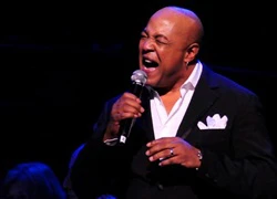 Huỷ buổi diễn của Peabo Bryson tại TP HCM