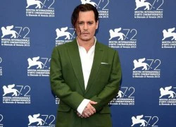 Johnny Depp mặc vừa đẹp vừa xấu tại LHP Venice