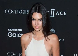 Kendall Jenner thả rông ngực trên thảm đỏ