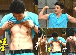 Kwon Sang Woo khoe cơ bắp trên truyền hình