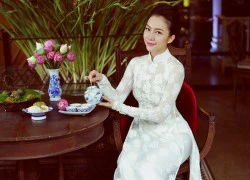 Linh Nga duyên dáng áo dài ren tinh khôi