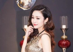 MC THÙY LINH KHOE ĐƯỜNG CONG VỚI ĐẦM SEQUIN BÓ SÁT