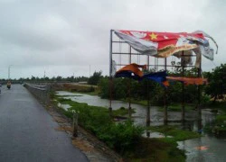 Miền Trung mưa to, lũ lên cao