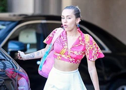 Miley Cyrus gây bất ngờ với hình ảnh nữ tính, đáng yêu