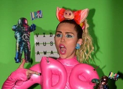 Miley Cyrus "không thèm" tham gia hội bạn thân của Taylor Swift