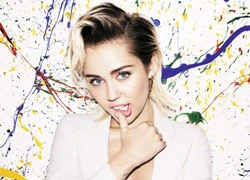 Miley Cyrus thả rông ngực gợi cảm