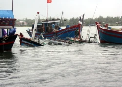 Nhiều tàu cá bị chìm do bão Vamco