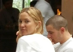 Nick Jonas bị bắt gặp hẹn hò gái hai con Kate Hudson