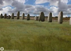 Phát hiện bãi đá cổ 4.500 tuổi giống Stonehenge