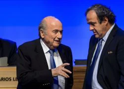 Platini bị sờ gáy vì nhận 2 triệu USD từ Blatter