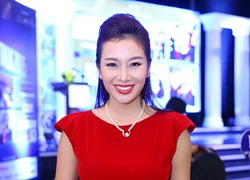 Quý bà Thu Hương chấm thi Mrs World China 2015