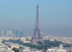 Tháp Eiffel đóng cửa vì báo động khủng bố