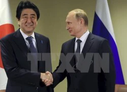 Thủ tướng Abe chạy &#8220;hớt hải&#8221; để bắt tay Tổng thống Putin