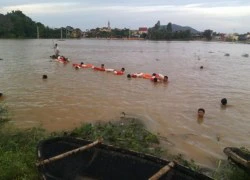 Tìm thấy thi thể học sinh bị nước lũ cuốn trôi