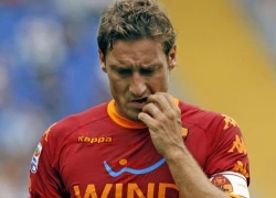 Totti thoát án quan hệ với mafia