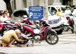 Vá xe, đánh giày "chém đẹp" khách quanh Hồ Gươm