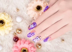 Vẽ nail hoa sắc tím cuốn hút