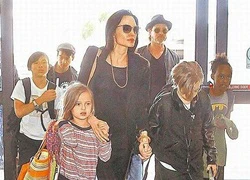 Vợ chồng Angelina Jolie nợ khoảng 800 tỷ đồng vì chi tiêu quá đà