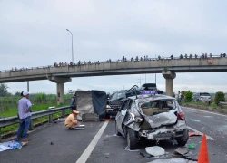 Vụ 5 ô tô đâm nhau trên cao tốc: 2 người chết, 2 người bị thương