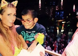 Xóa danh 'gái hư', Paris Hilton chăm chỉ làm từ thiện