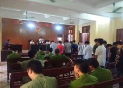 21 thanh niên hành hung 5 chiến sĩ công an