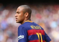 Alves cạo trọc đầu Neymar