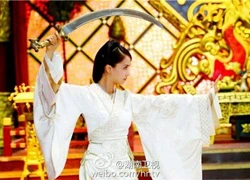 Angelababy trổ tài múa võ khiến Lục Nghị mê mẩn