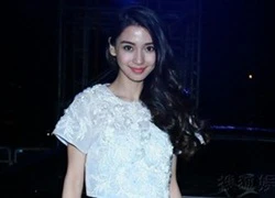 Angelababy xinh như công chúa phớt lờ chế nhạo bán tem cưới