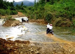 Bị lũ cuốn trôi trên đường đi thăm anh bị tai nạn