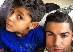 C. Ronaldo là 'bậc thầy' selfie