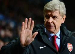 Chấn thương tàn phá, Wenger vẫn bảo vệ bộ phận y tế