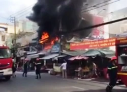 Cháy sát chợ Hòa Hưng, nhiều tiểu thương hốt hoảng