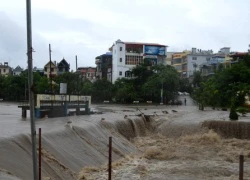 Cơn bão số 4: Gió giật mạnh trên biển, chiều mai vùng biển Quảng Ninh có gió mạnh dần lên cấp 3-4