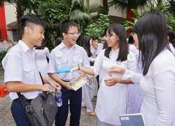 Đi học sớm, dành 15 phút đọc báo