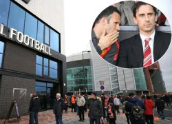 Giggs và Neville méo mặt vì Hotel Football thua lỗ