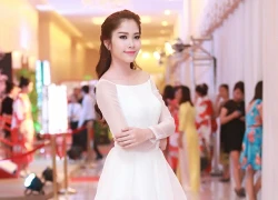 Hoa khôi Nam Em diện 'váy công chúa' xuyên thấu