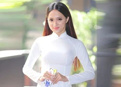 Hương Giang Idol dịu dàng, xinh đẹp trong tà áo dài trắng