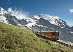 Khám phá núi tuyết Jungfraujoch mùa thu bằng xe lửa